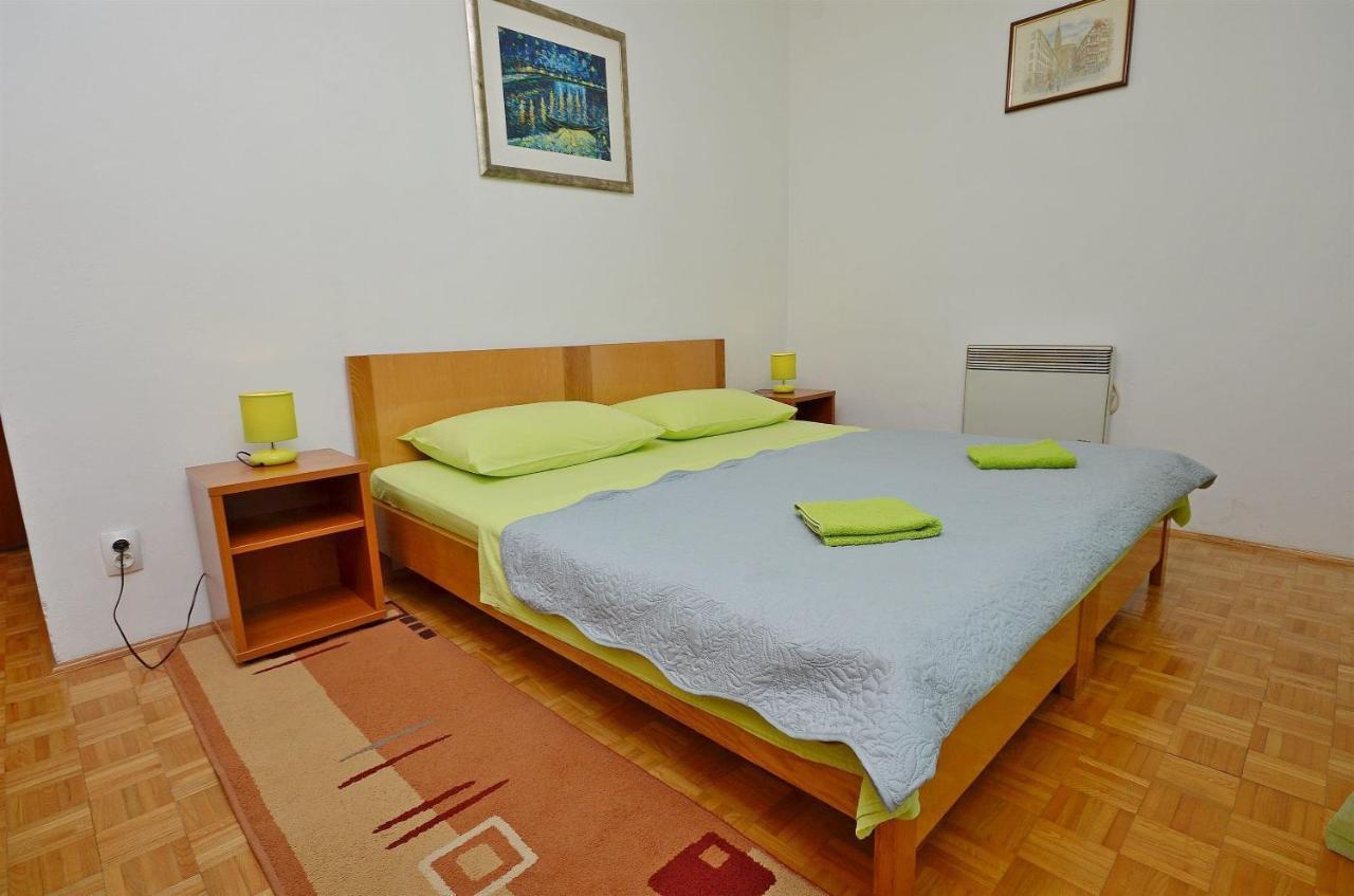 Apartment And Room Ivica Vodice Exterior foto